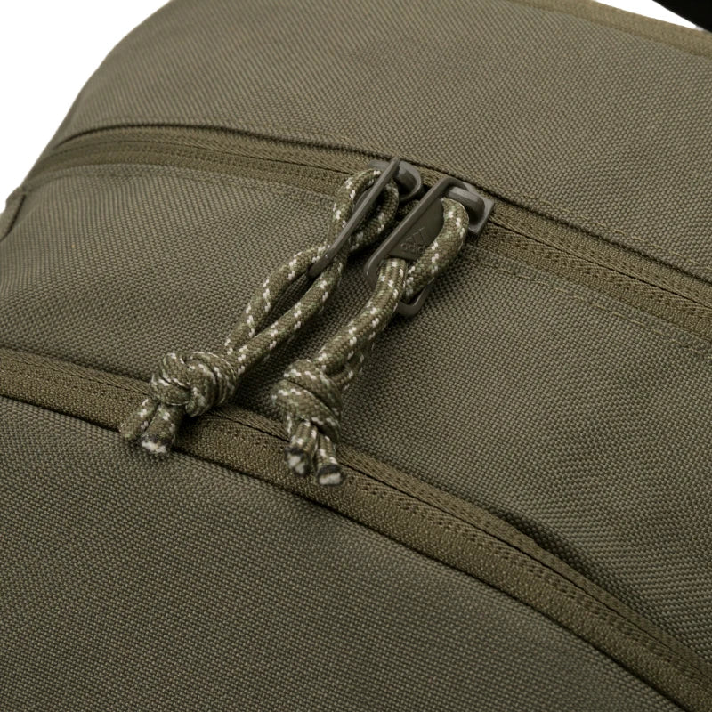 Mochila Adidas esportiva clássica