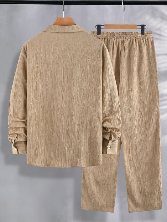 Conjunto Masculino com Camisa Listrada e Calças