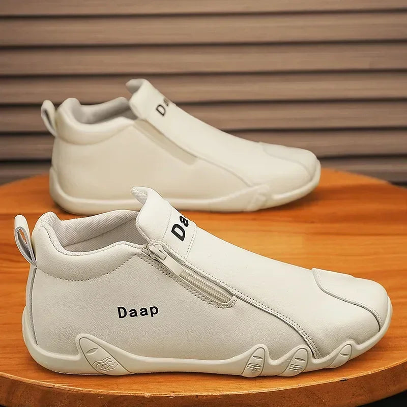 Mocassins casuais em pele com fecho