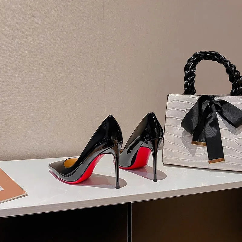 Sapatos de salto alto bico fino coleção 2025