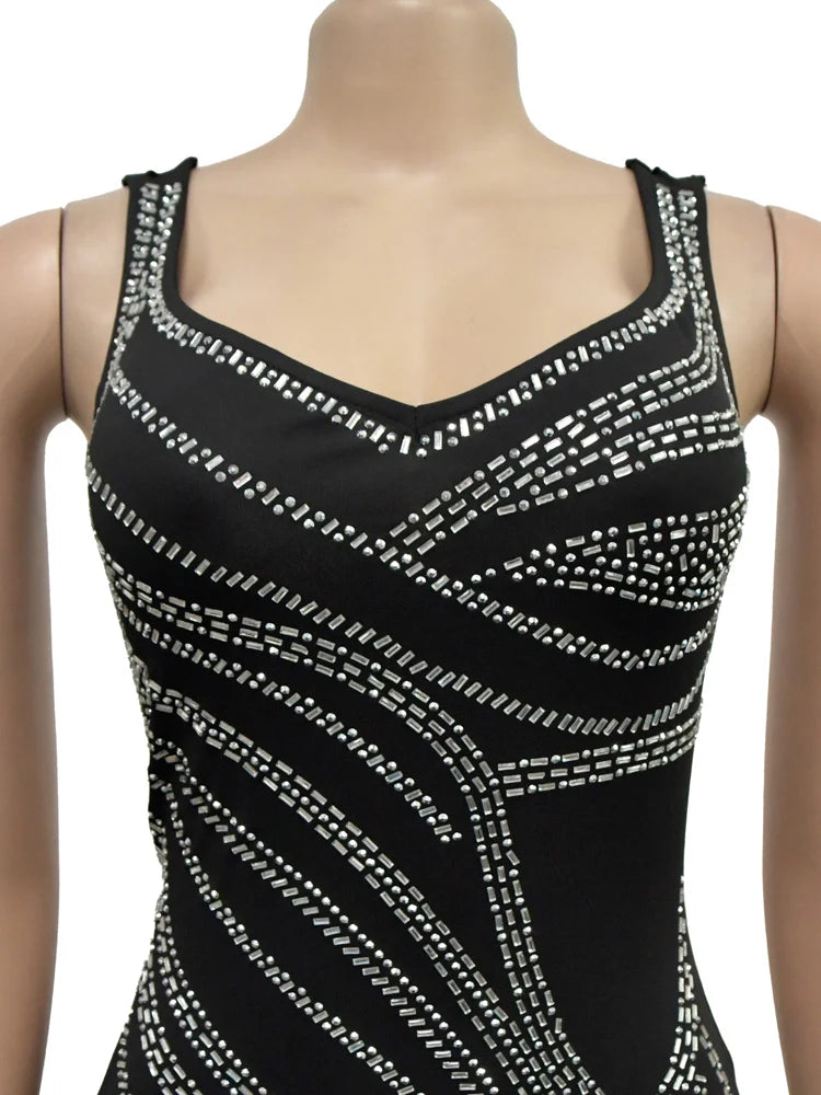 Vestido glam sem mangas diamantes