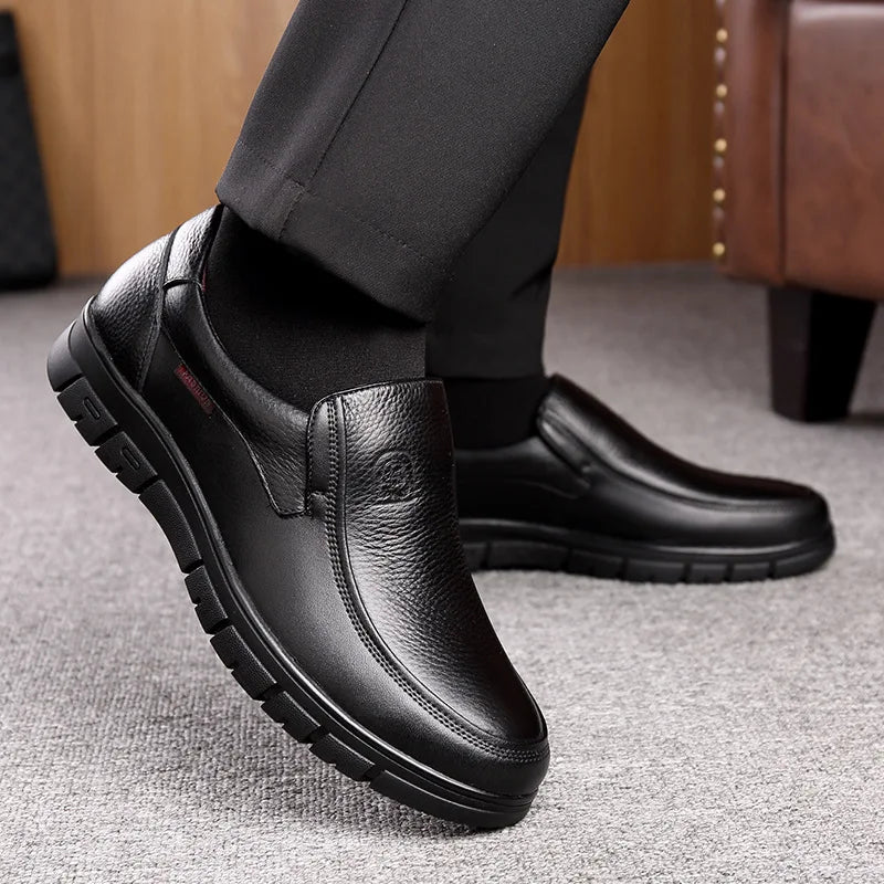 Sapatos feitos à mão de couro genuíno