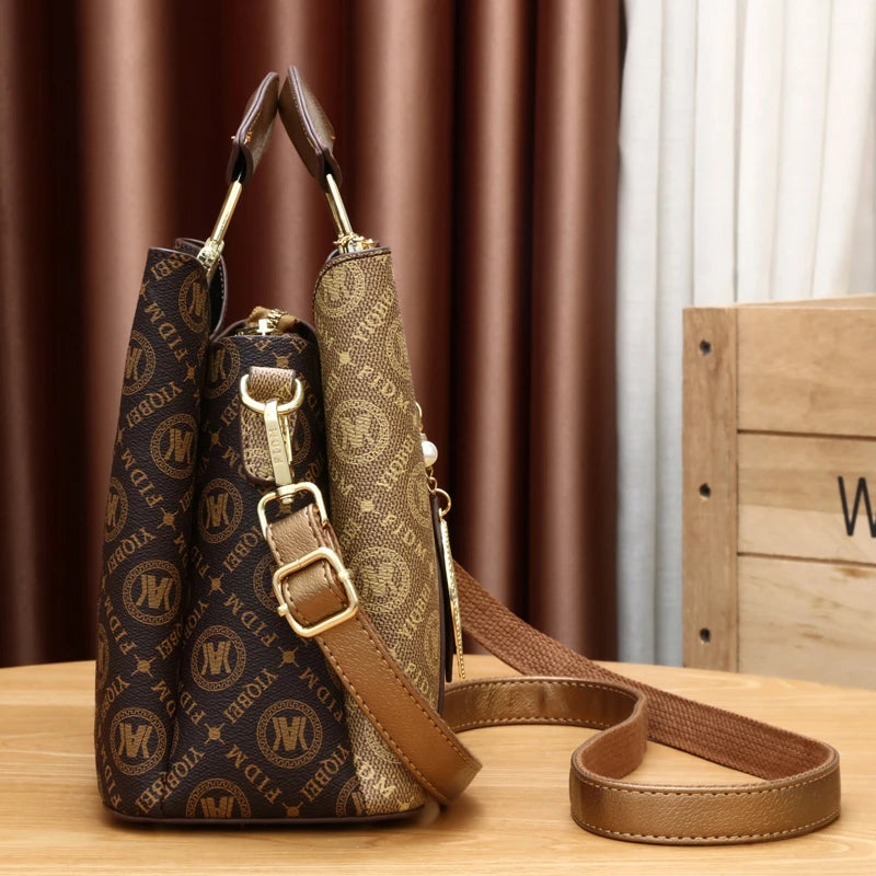 Conjunto de bolsa tote de couro sintético com estampa geométrica