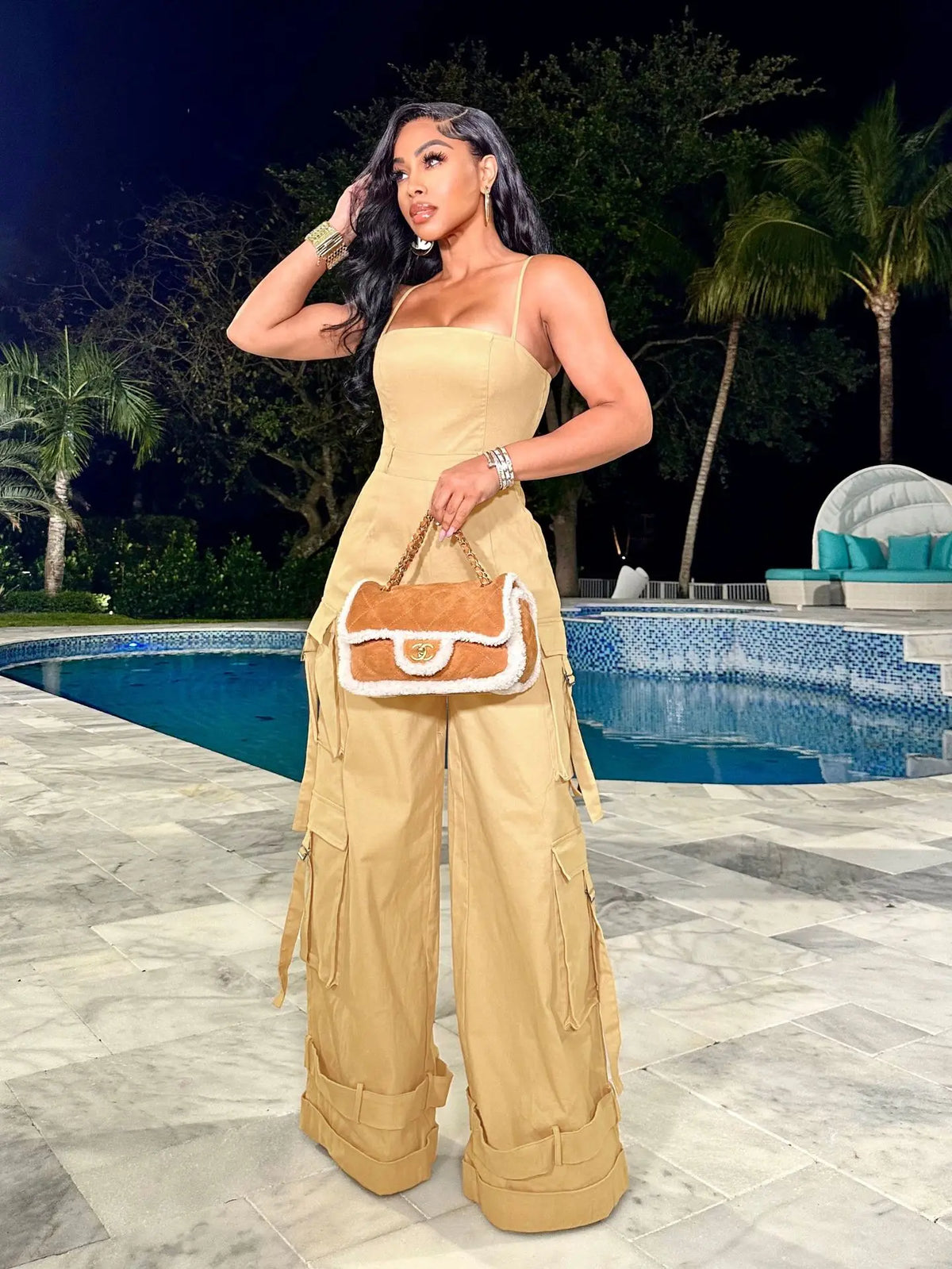 Macacão Feminino de Perna Larga com Bolsos