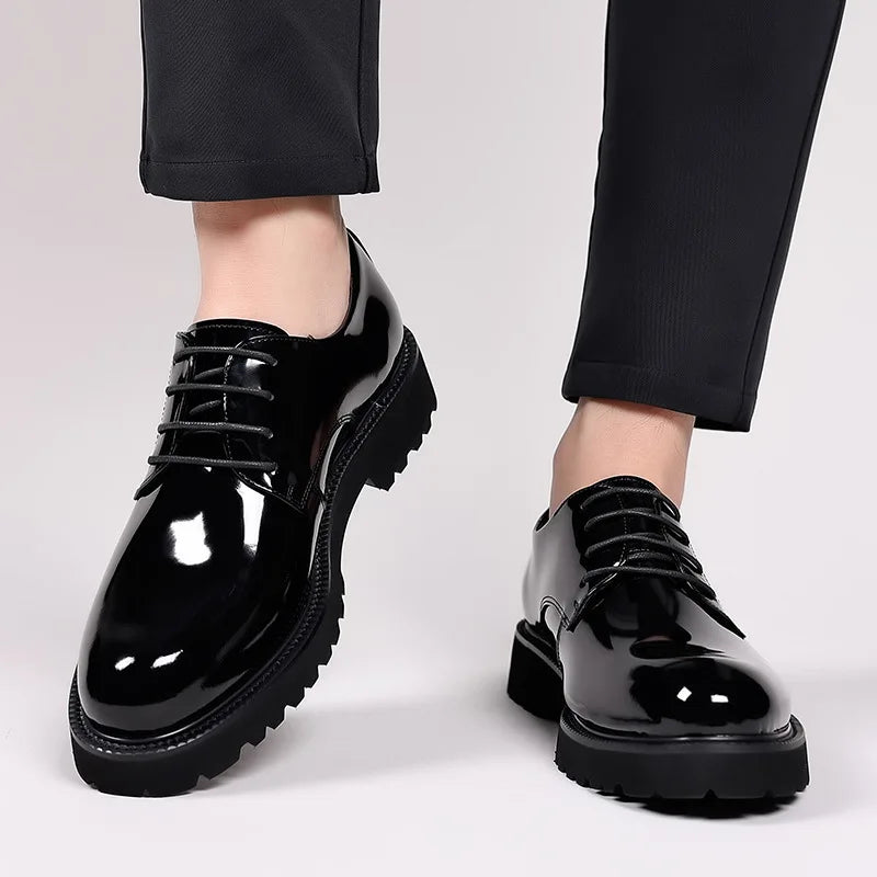 Sapatos de couro brogue oxfords