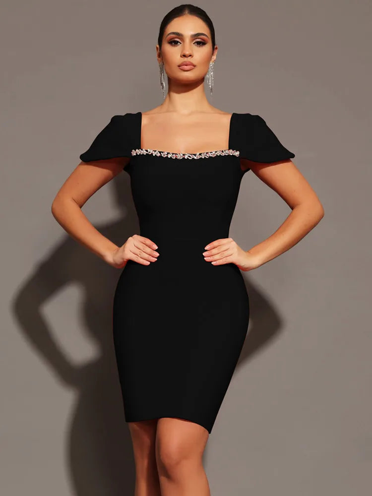 Vestido gola quadrada