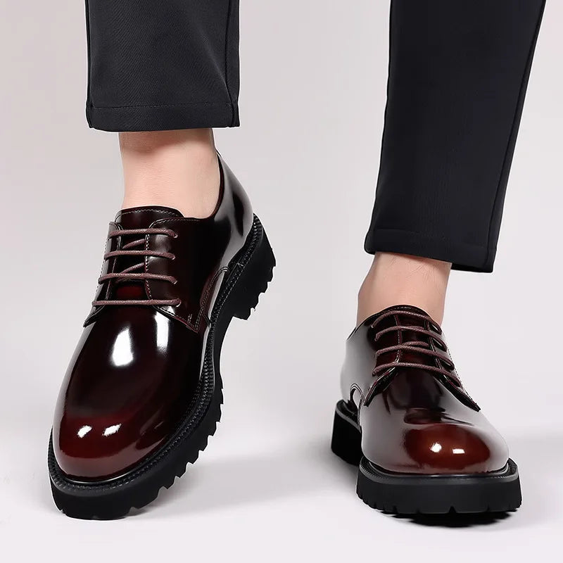 Sapatos de couro brogue oxfords