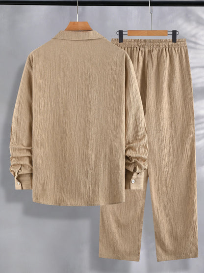 Conjunto Masculino com Camisa Listrada e Calças