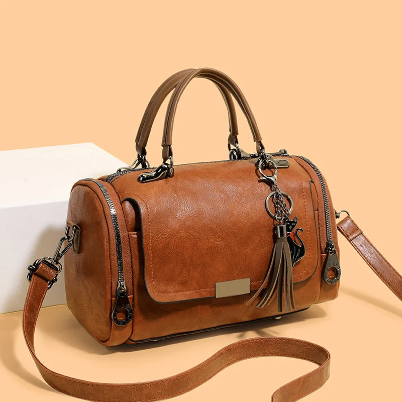 Bolsa de Ombro Feminina Grande — Capacidade Ampla, Borlas, Zíper e Alça Removível