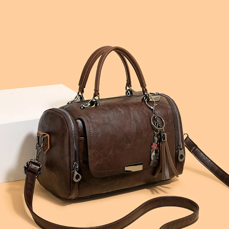 Bolsa de Ombro Feminina Grande — Capacidade Ampla, Borlas, Zíper e Alça Removível