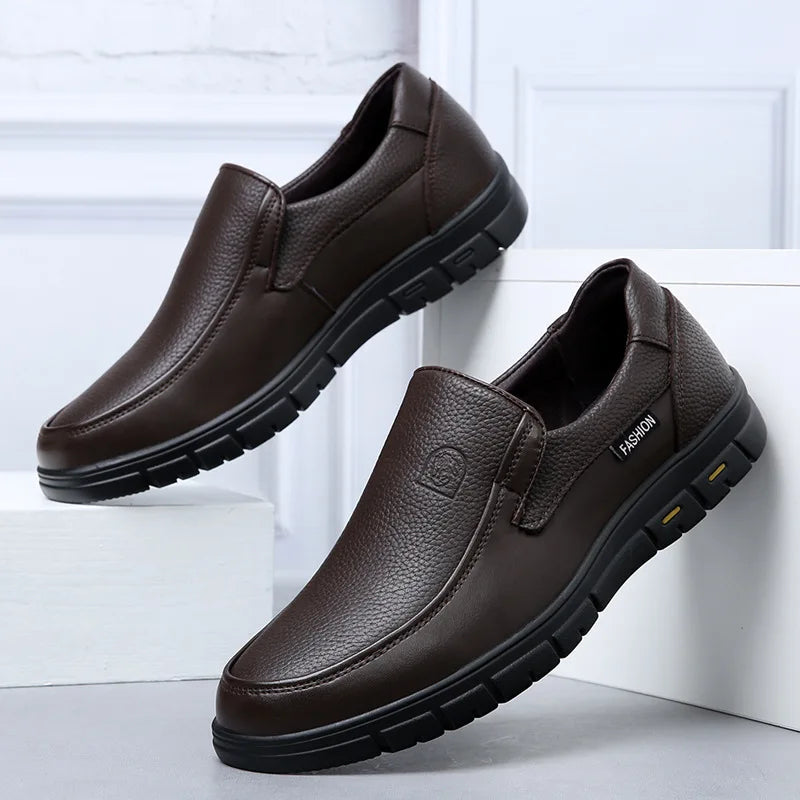 Sapatos casuais feitos à mão em pele genuína