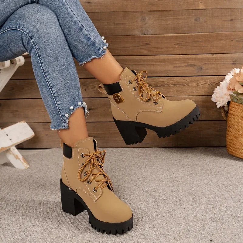 Botas com saltos grossos