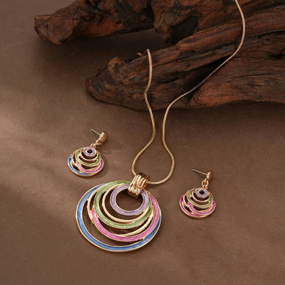 Conjunto de colar e grandes brincos redondos