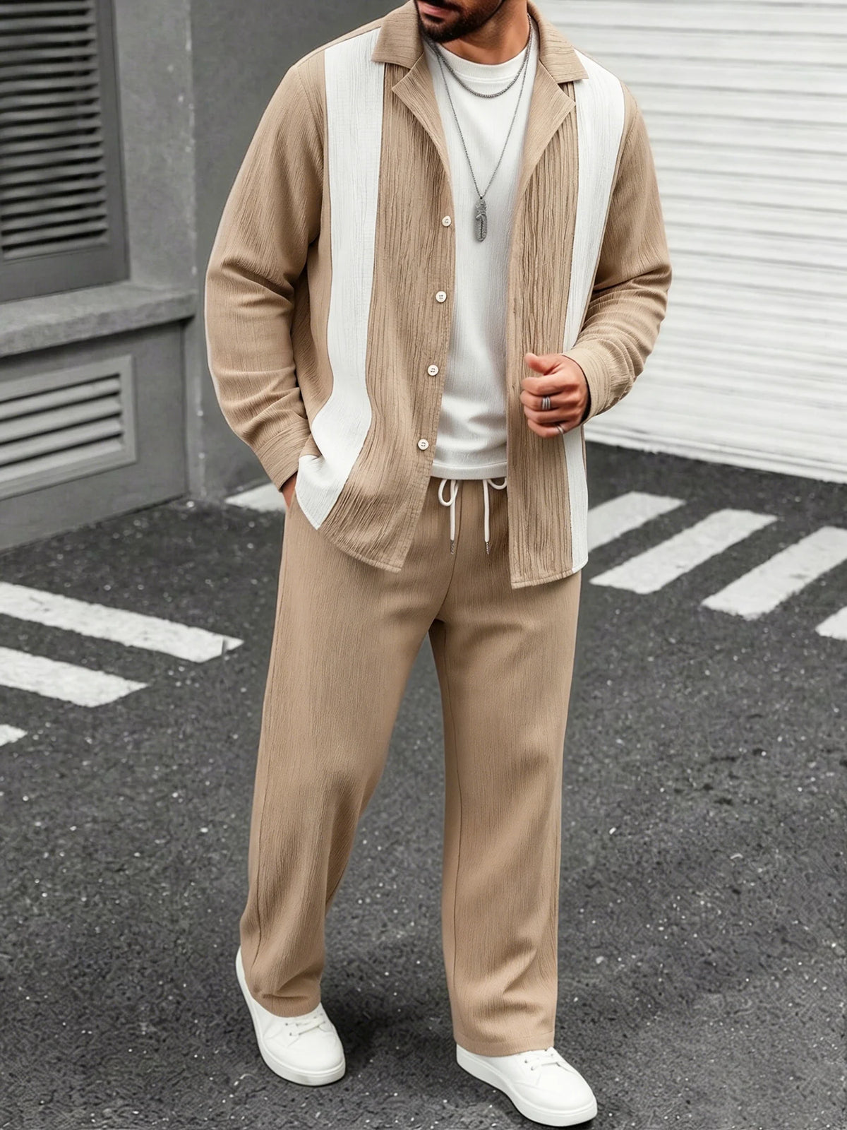 Conjunto Masculino com Camisa Listrada e Calças