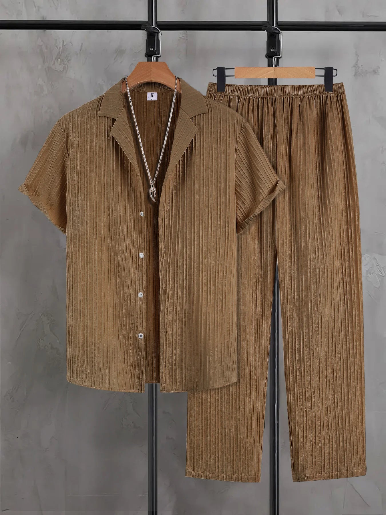 Conjunto Masculino de 2 Peças com Camisa de Manga Curta e Calça
