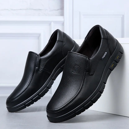 Sapatos casuais feitos à mão em pele genuína