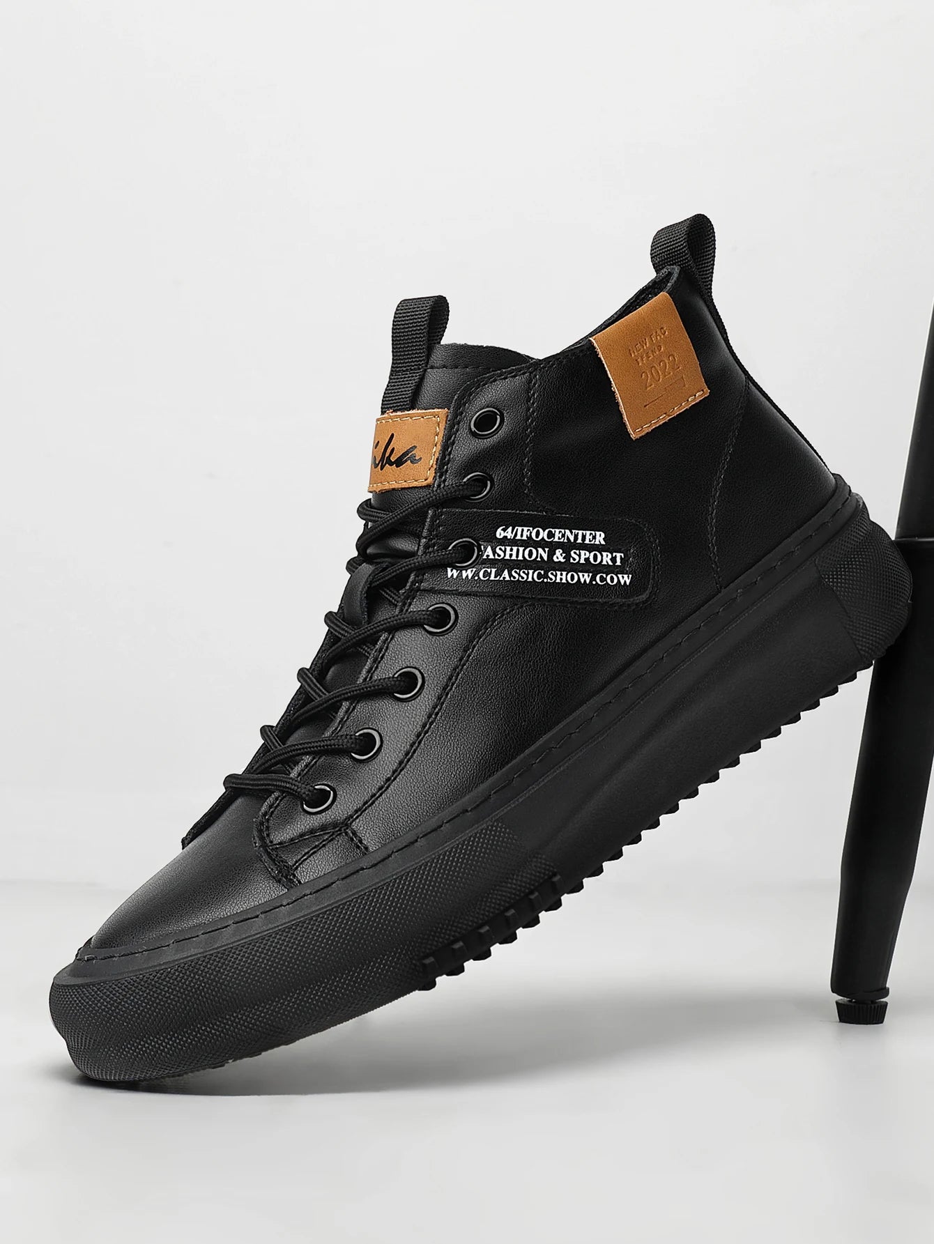 Tenis casuais de sola grossa