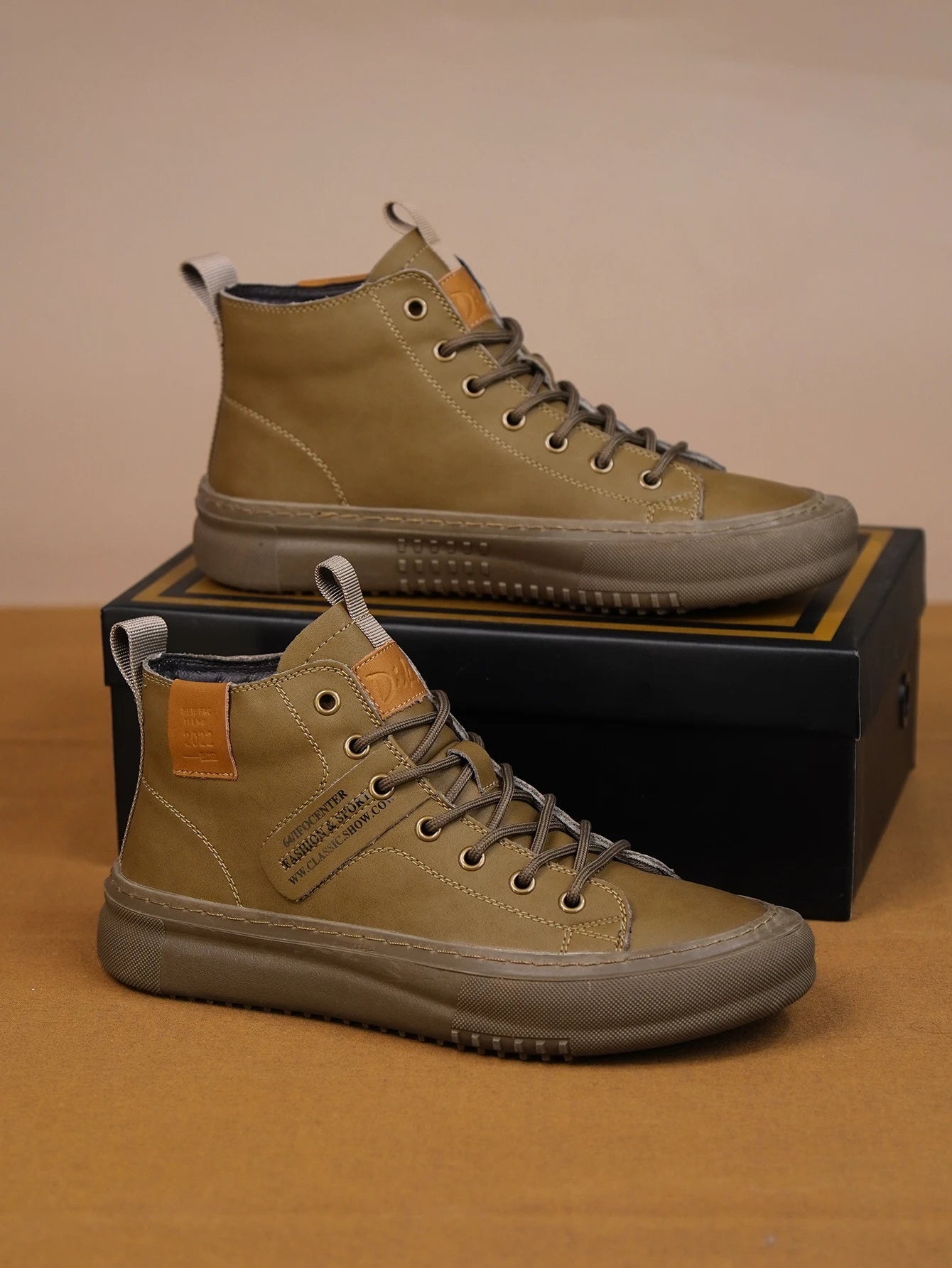 Tenis casuais de sola grossa