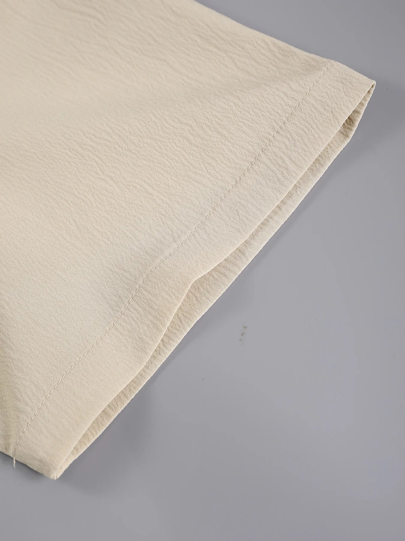 Conjunto Masculino de Camisa e Calções com Textura Enrugada