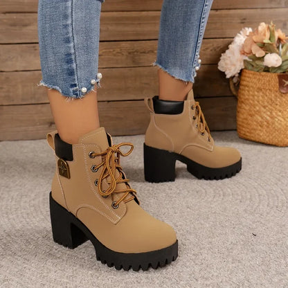 Botas com saltos grossos