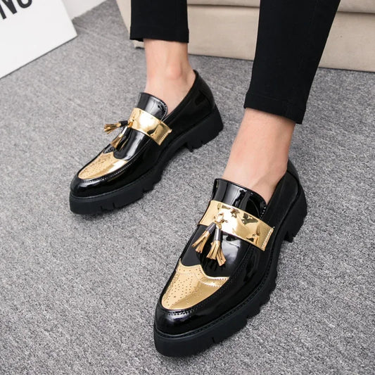 Mocassins de patente dourado