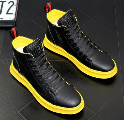 Botas de cano alto em couro envernizado brilhante