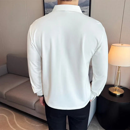 Camisa polo masculina com decote em V
