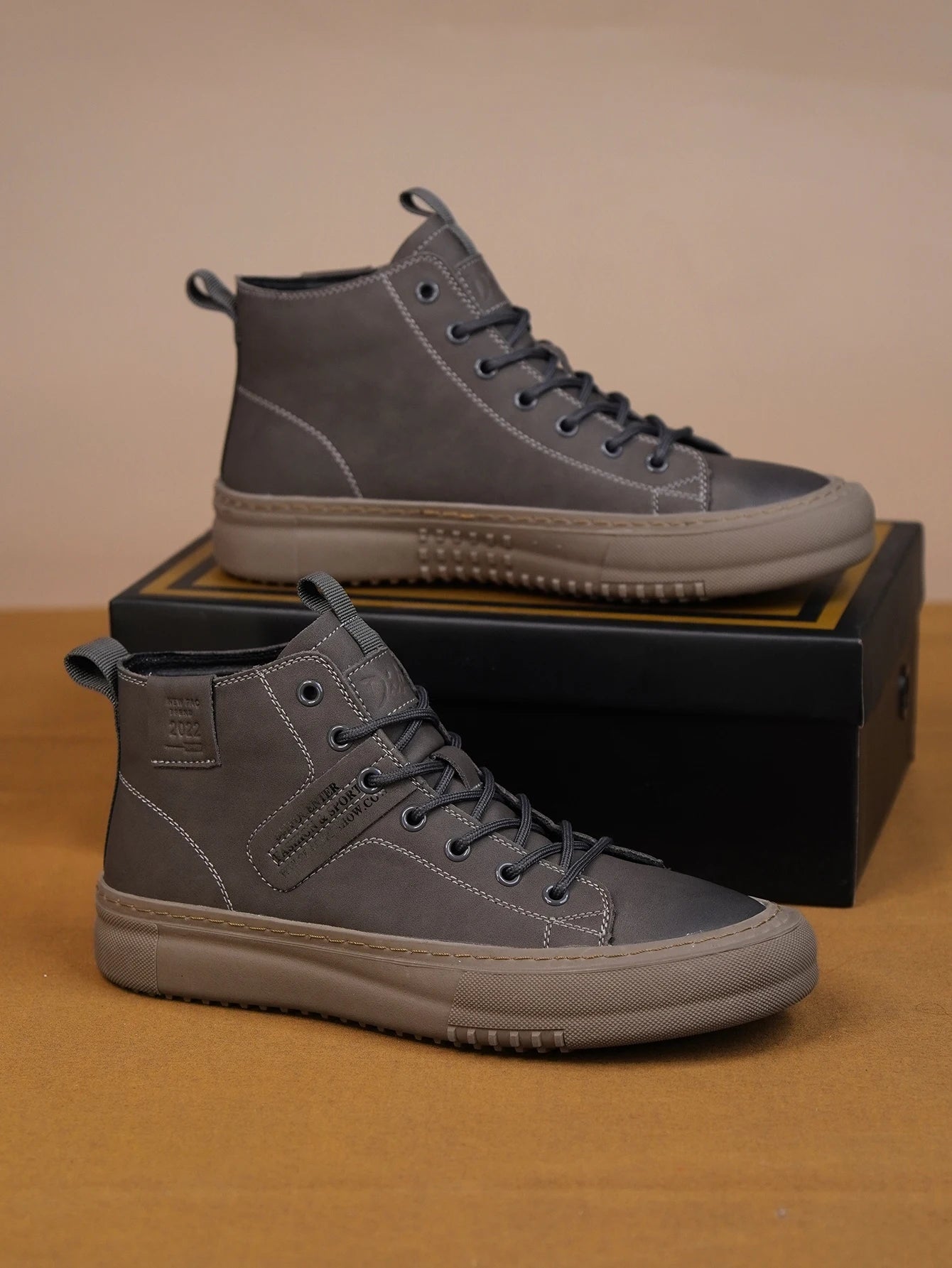 Tenis casuais de sola grossa