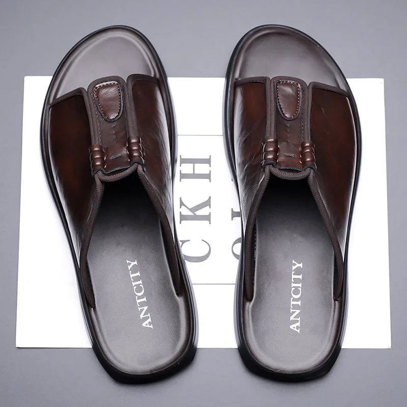 Chinelo masculino de couro