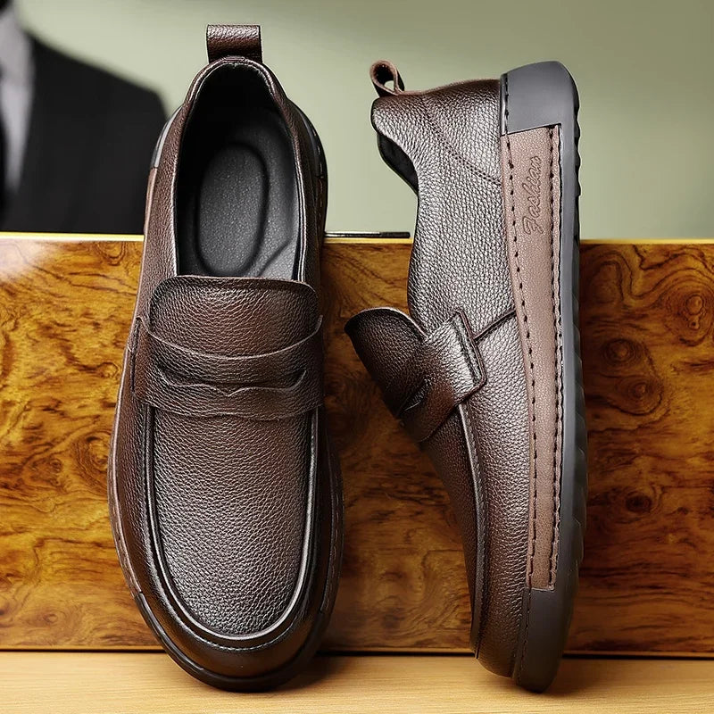 Sapatos de couro mocassins elegantes