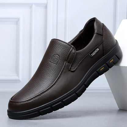 Sapatos casuais feitos à mão em pele genuína