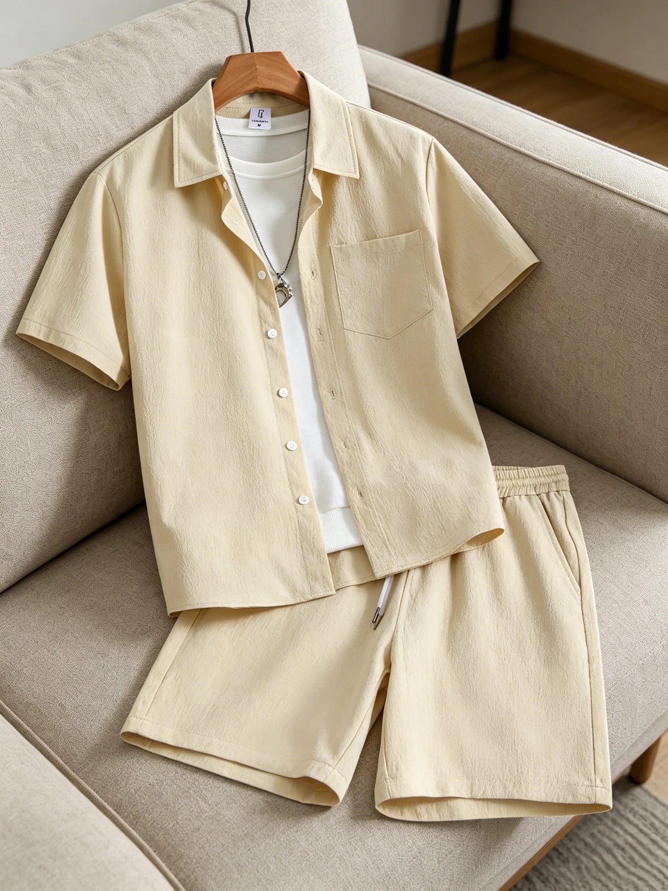 Conjunto Masculino de Camisa e Calções com Textura Enrugada