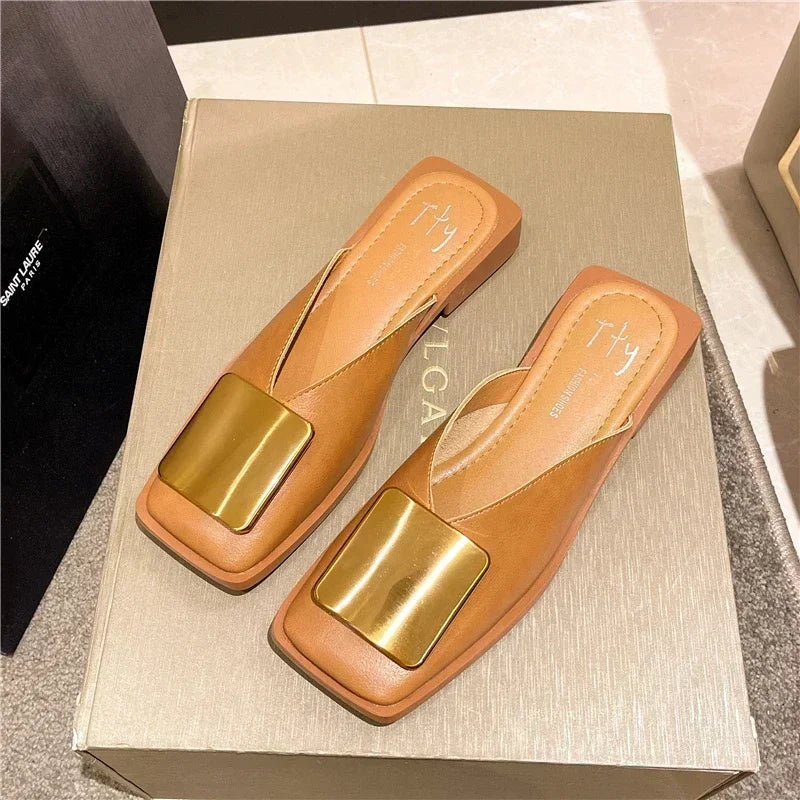 Chinelo Baotou Feminino Verão Retrô com Fivela de Metal