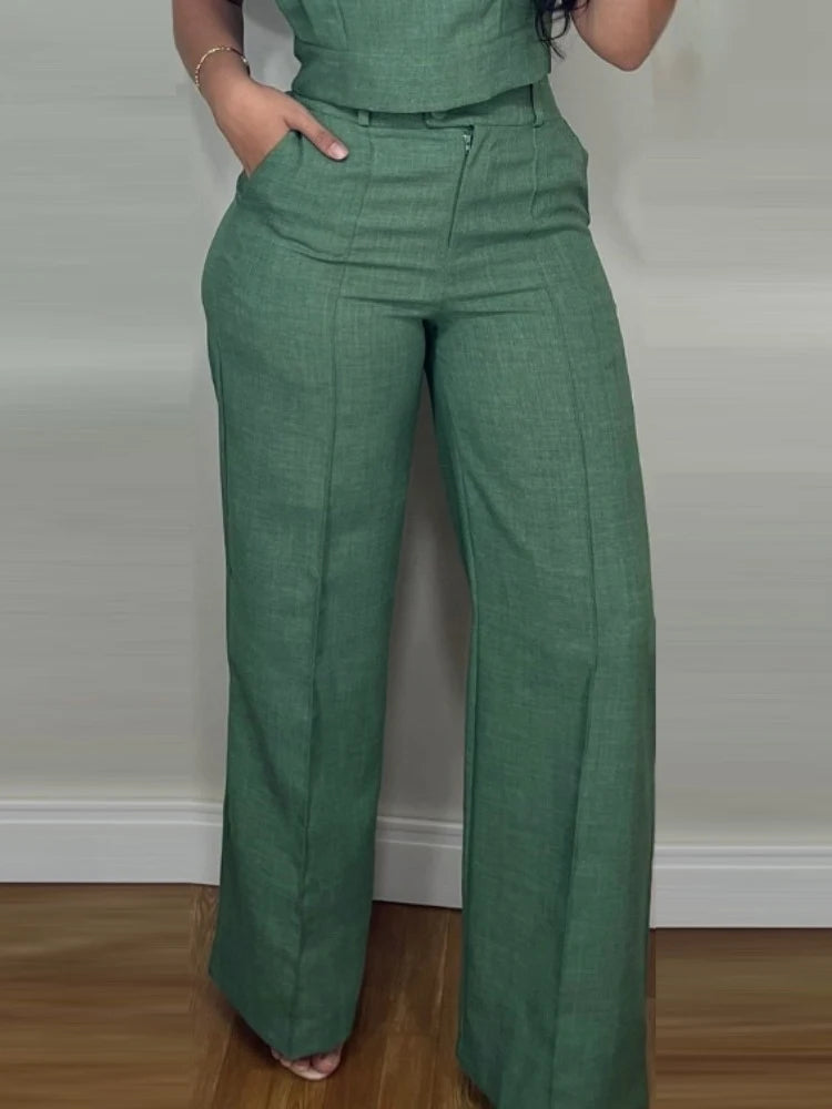 Conjunto gola redonda de manga curta e calças retas