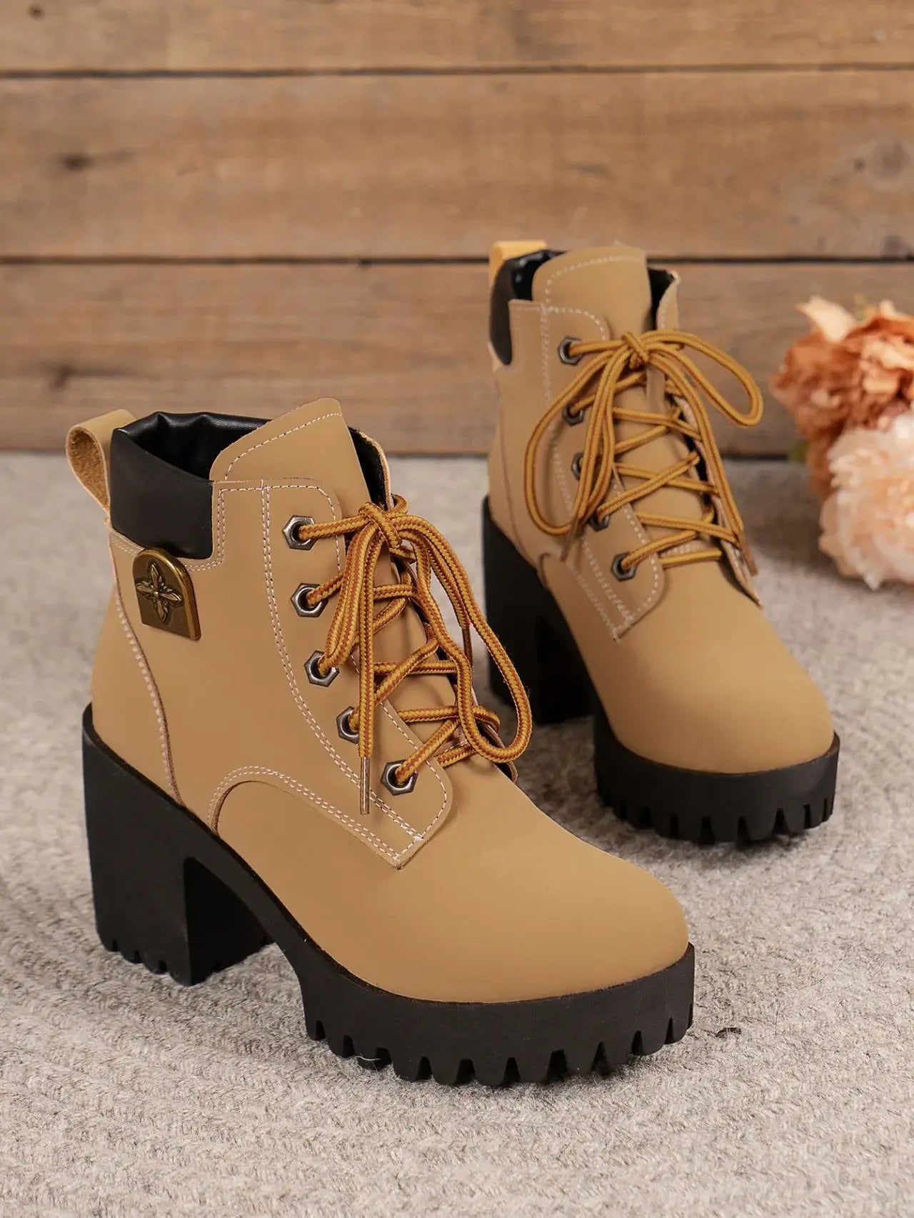 Botas com saltos grossos