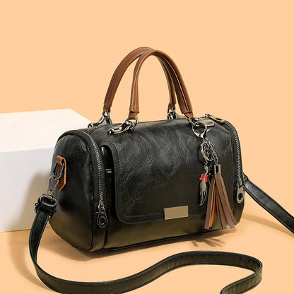 Bolsa de Ombro Feminina Grande — Capacidade Ampla, Borlas, Zíper e Alça Removível