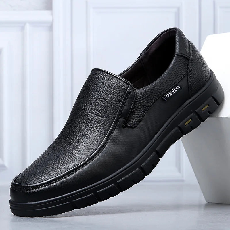 Sapatos casuais feitos à mão em pele genuína