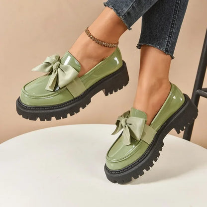 Sapatos estilo casual com nó de borboleta