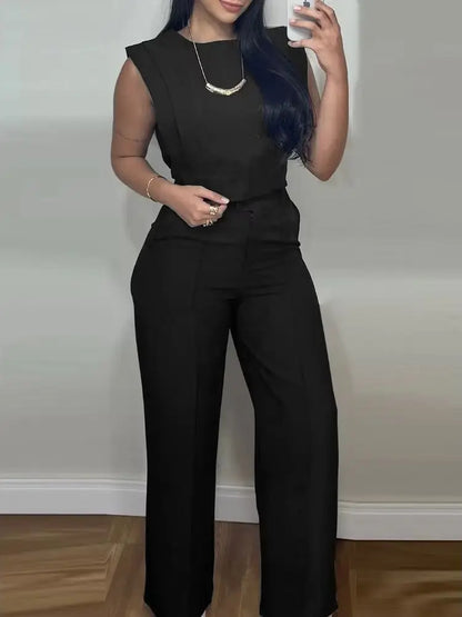 Conjunto gola redonda de manga curta e calças retas