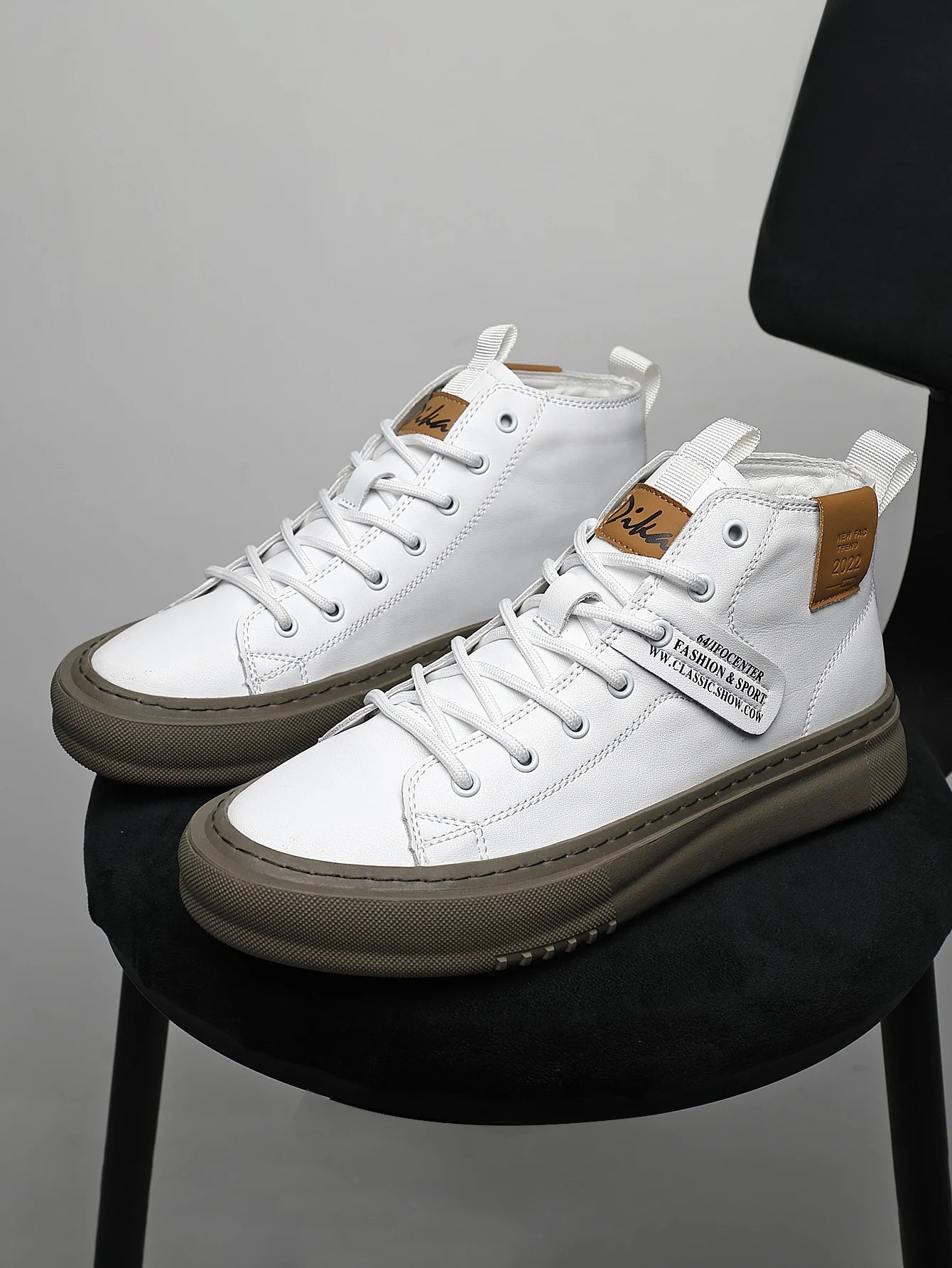 Tenis casuais de sola grossa