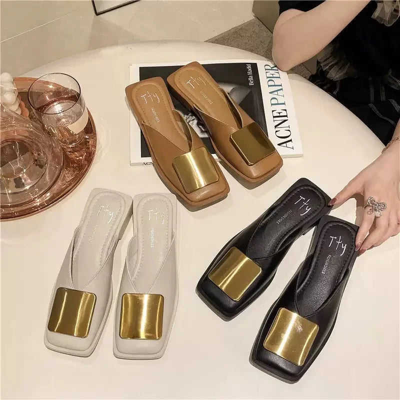 Chinelo Baotou Feminino Verão Retrô com Fivela de Metal
