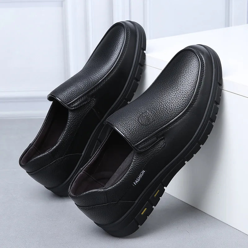 Sapatos casuais feitos à mão em pele genuína